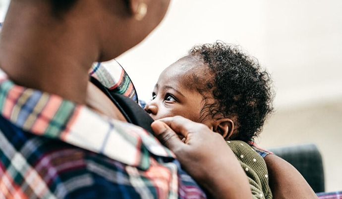baby and mom breastfeeding